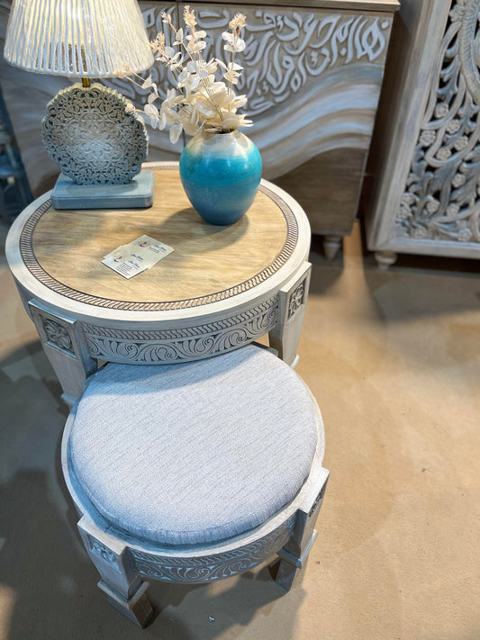 Set of living table and pouf