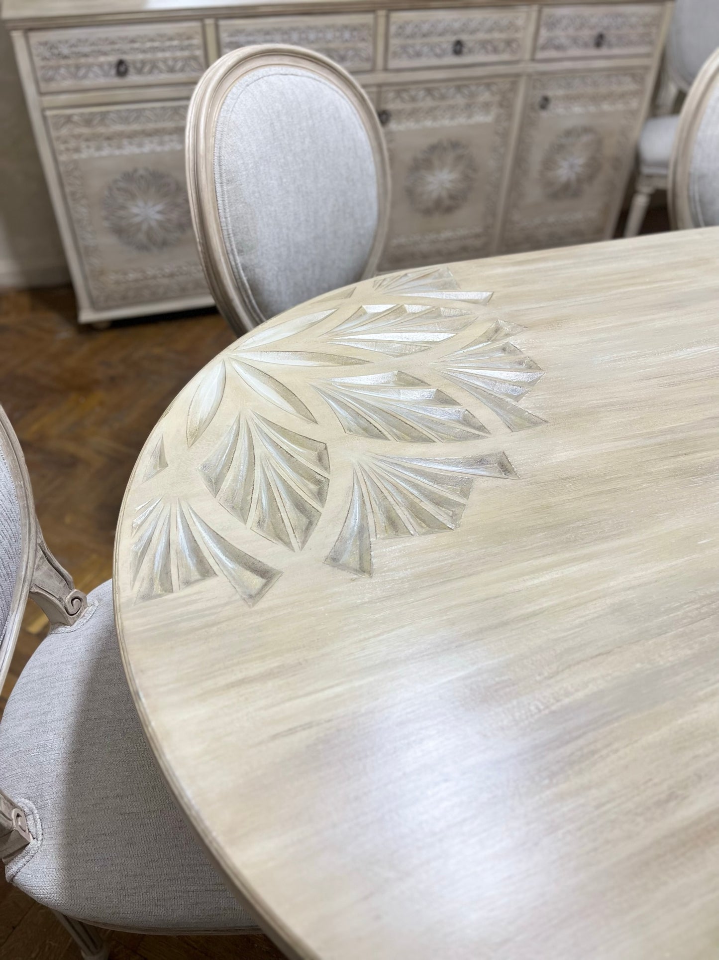 Classic Carved Top Dining Set with Chairs