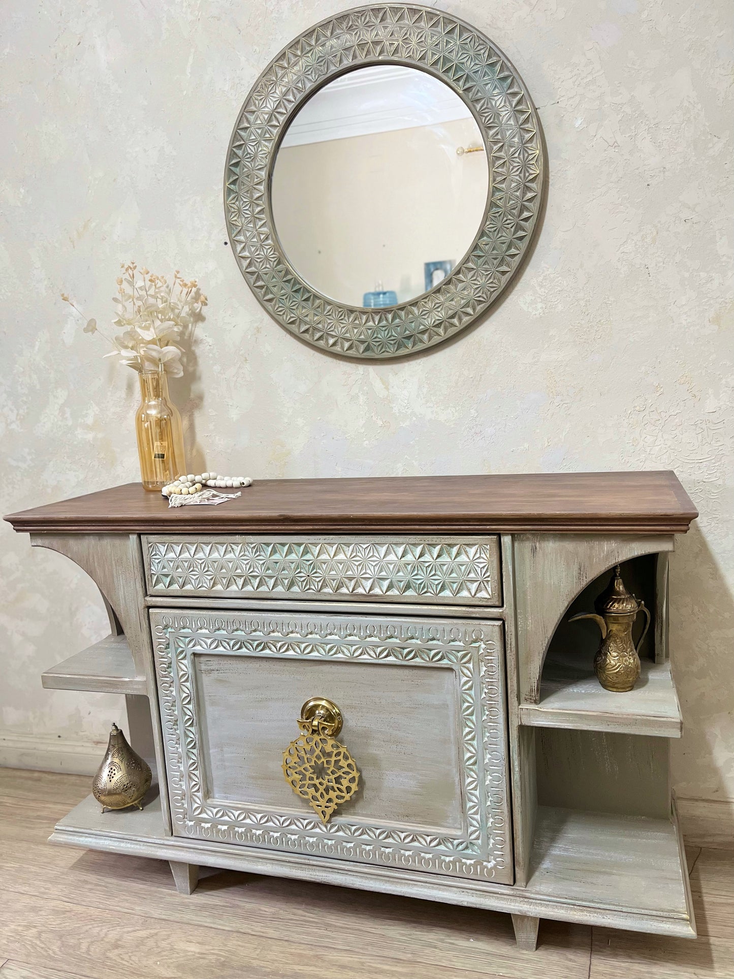 Elegant Console with mirror