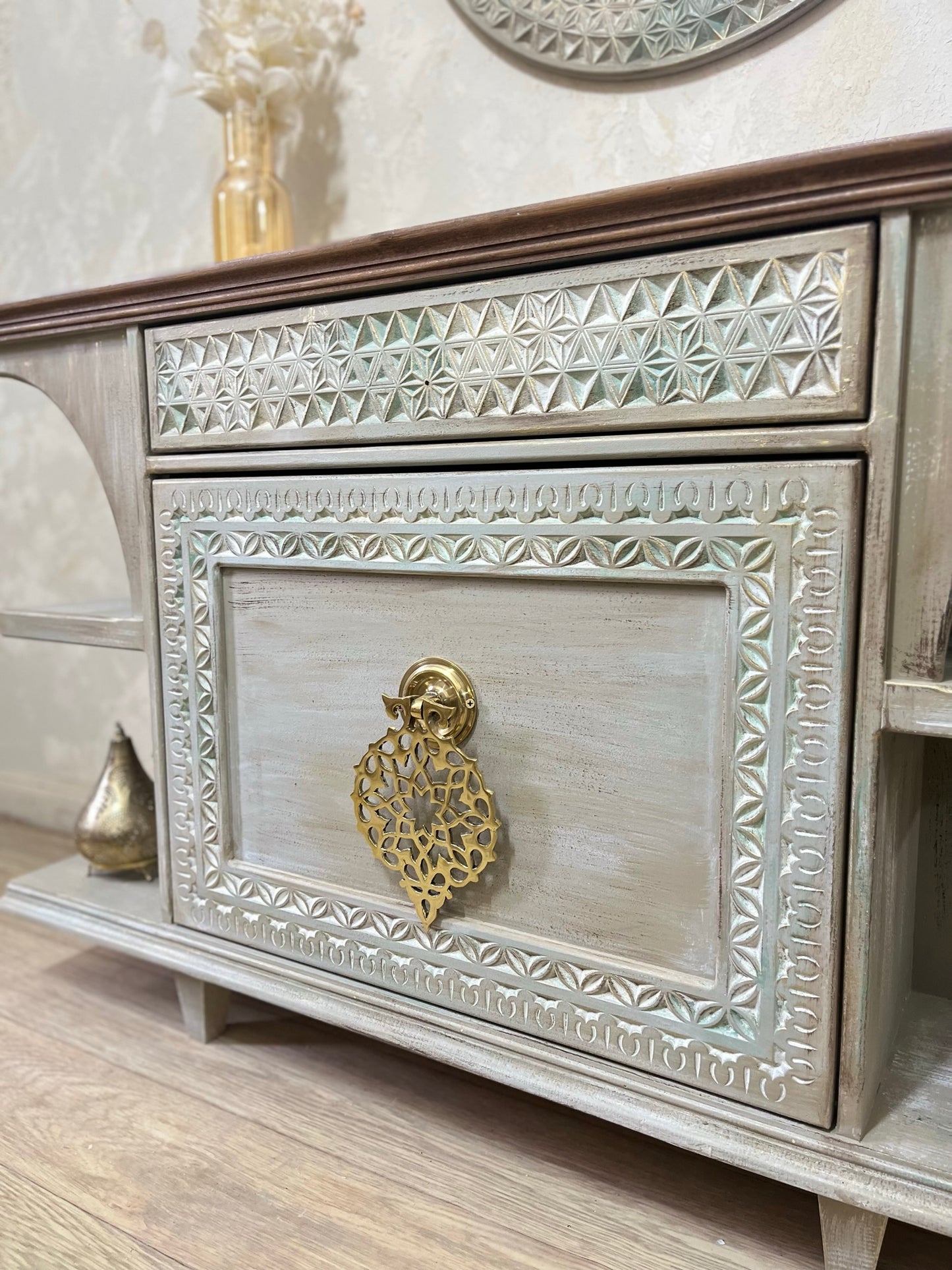 Elegant Console with mirror