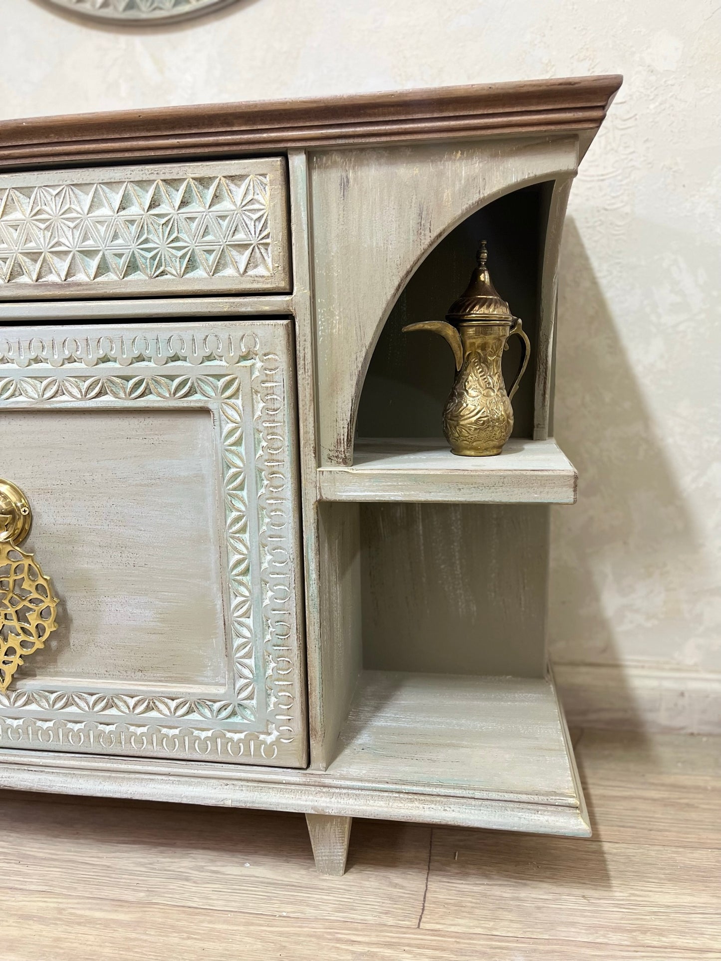 Elegant Console with mirror