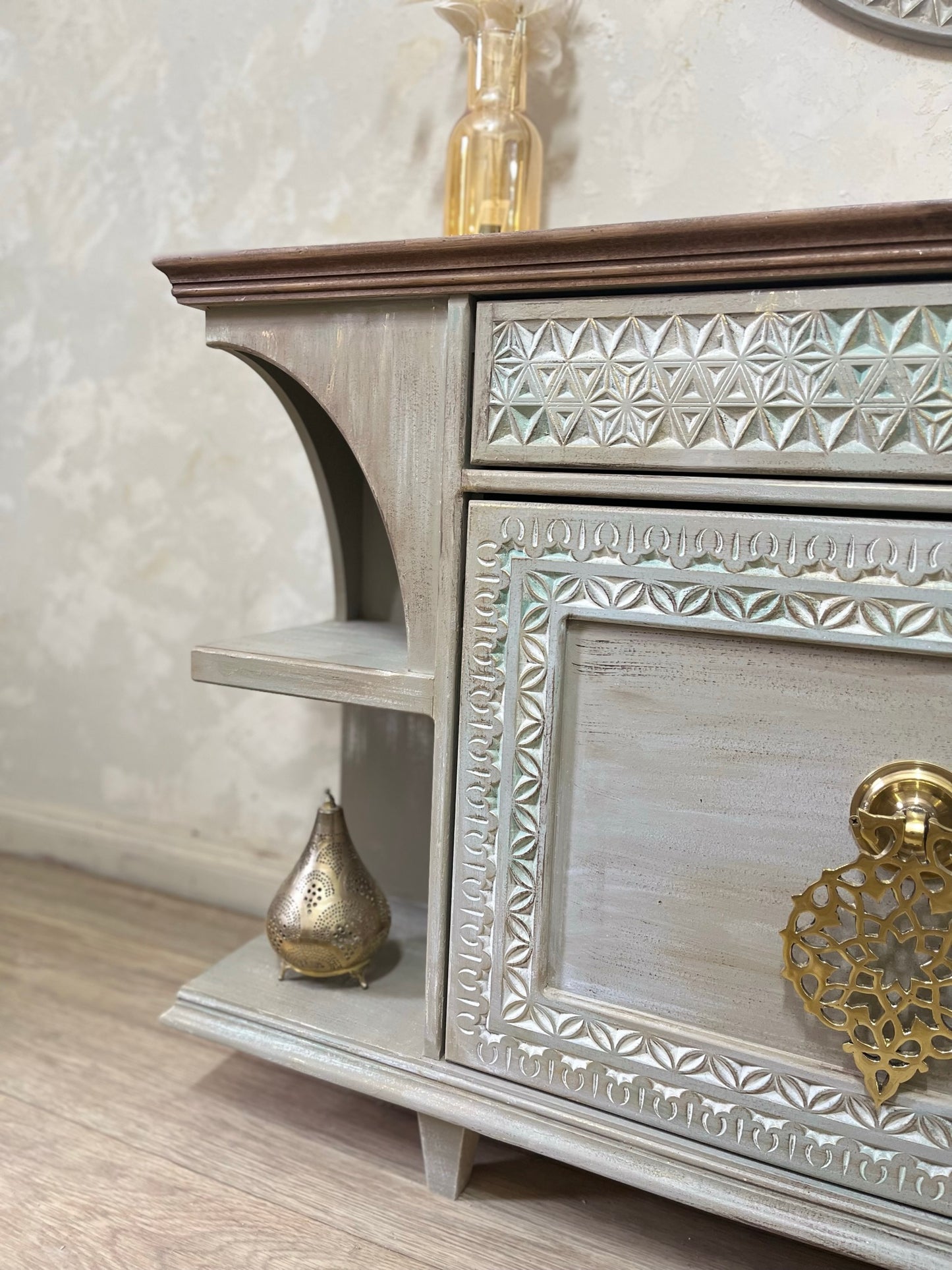 Elegant Console with mirror
