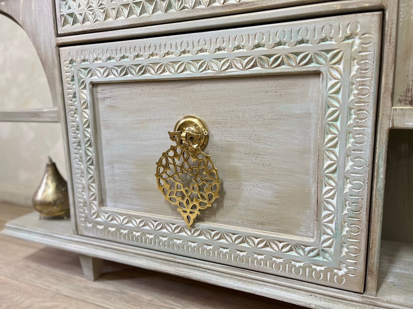 Elegant Console with mirror