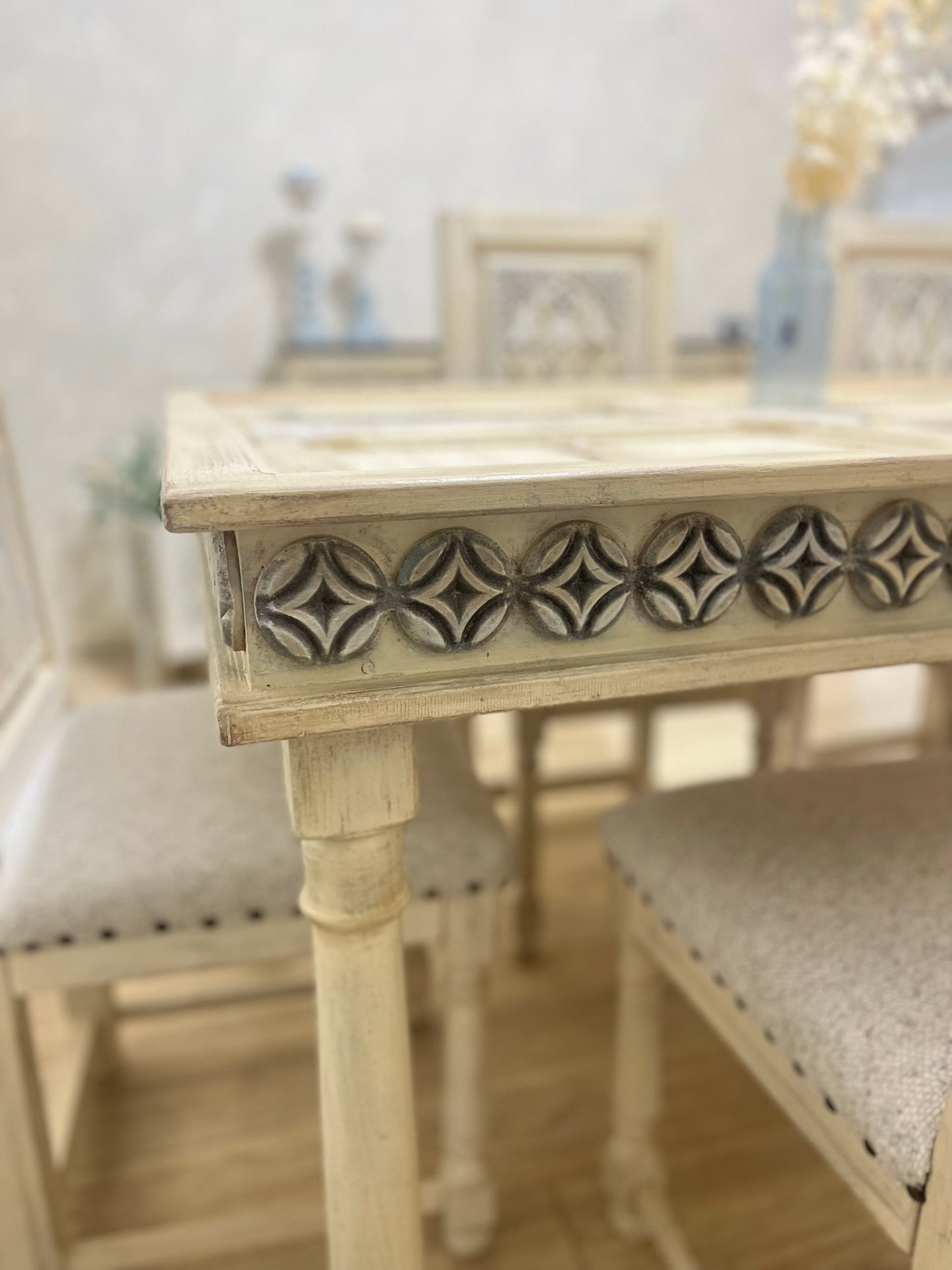 Elegant Dining Table Set with 6 Chairs and Decorative Details